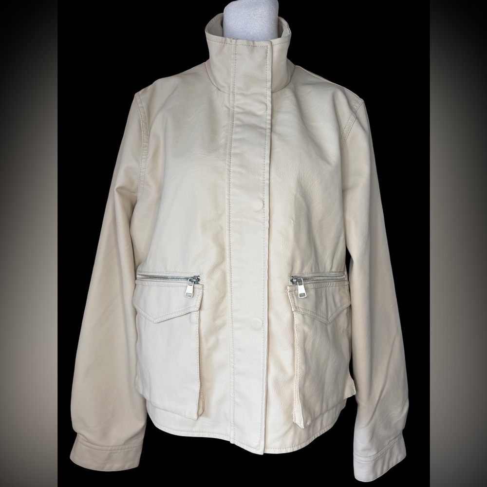 Baccini Women's Techwear Cream Colored Faux Leather Jacket In Large